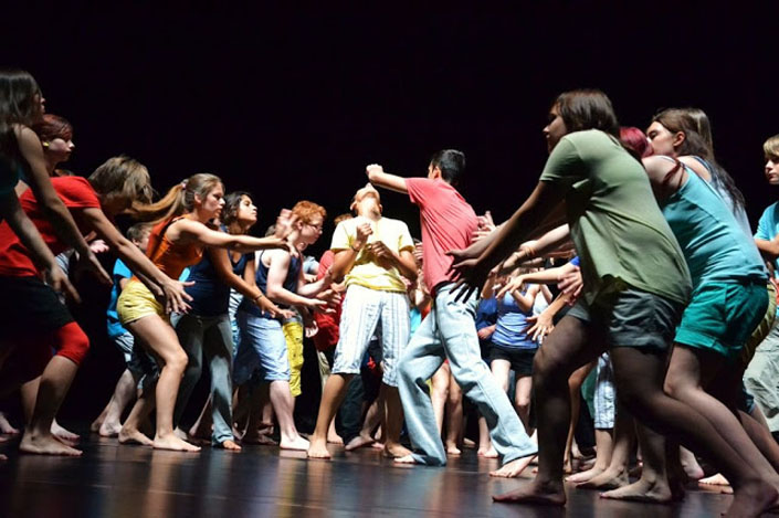 Integratives Tanztheater mit 80 Jugendlichen im Theater Ingolstadt